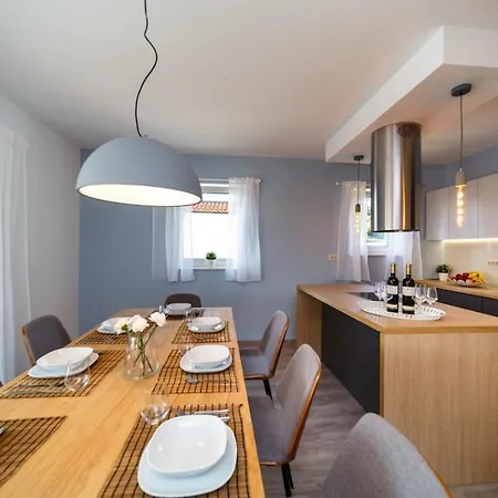 Villa Luxury Loma 2 *