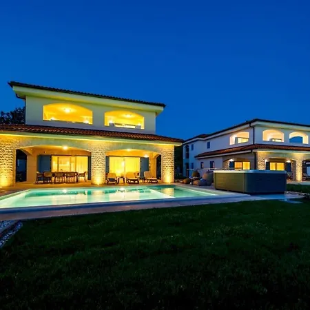 Luxury Loma 2 *