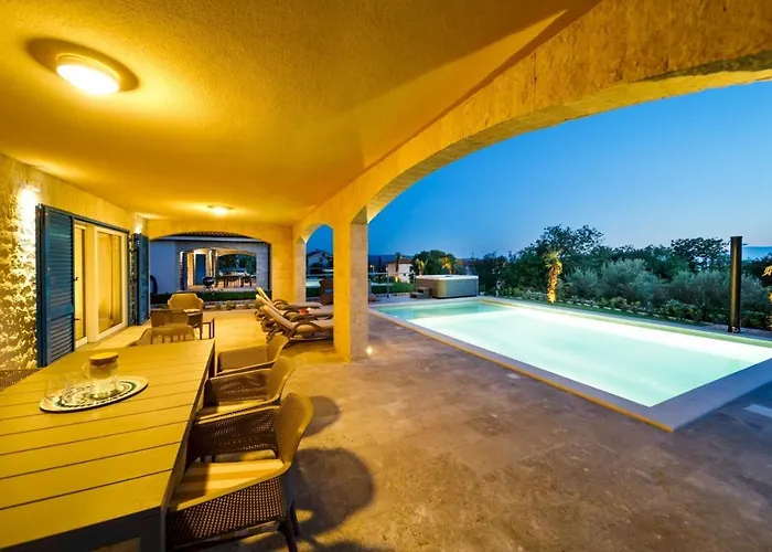 Luxury Loma 2