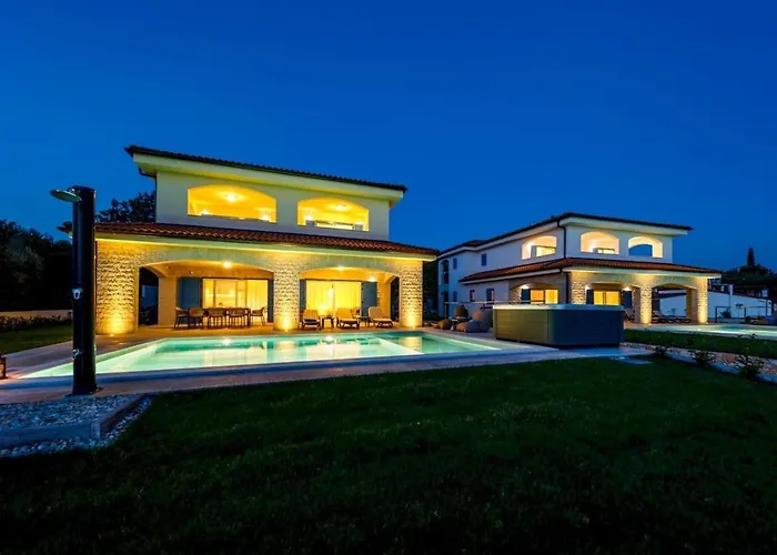 Luxury Loma 2 *